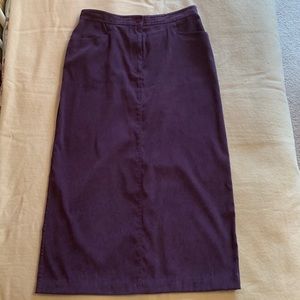 Sz 14 straight skirt, plum/purple, side pockets, zipper/button front. Back pleat